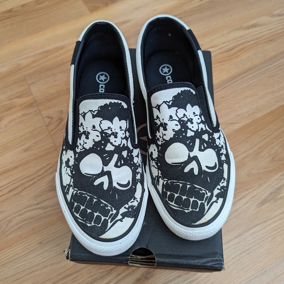 Converse Van Style Skull Graphic Shoe Size 7.5 Women's/ 6 Men's - Picture 1 of 13